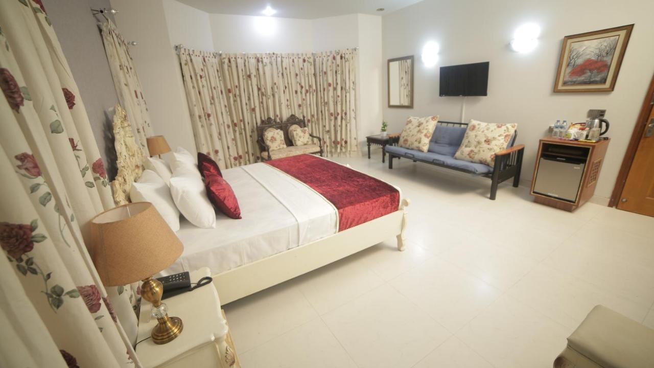 Four Squares Karachi Bed and Breakfast Esterno foto