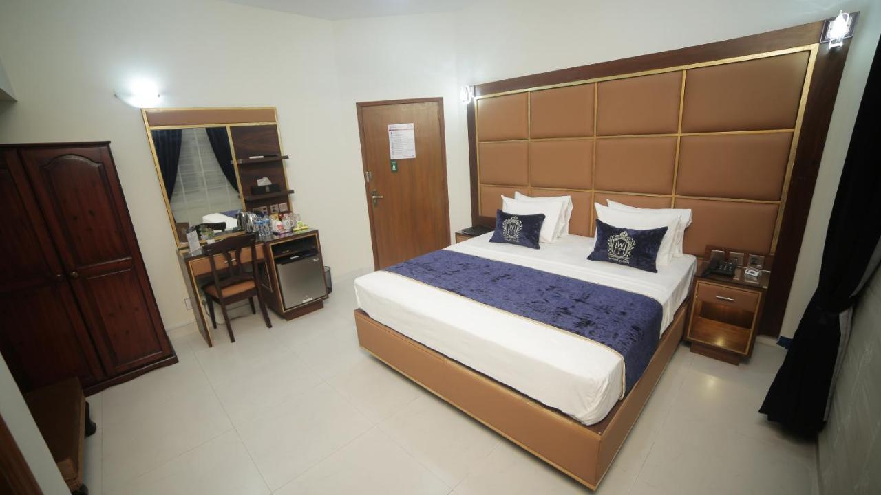 Four Squares Karachi Bed and Breakfast Esterno foto