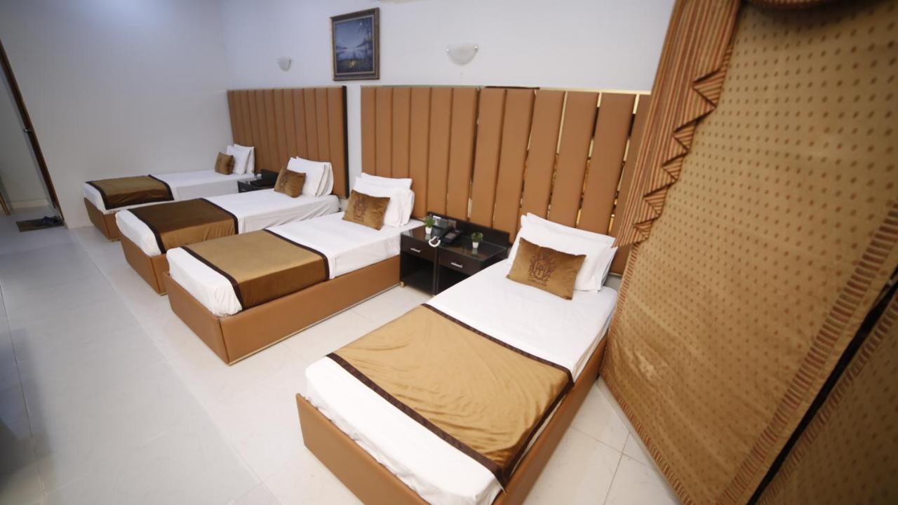 Four Squares Karachi Bed and Breakfast Esterno foto