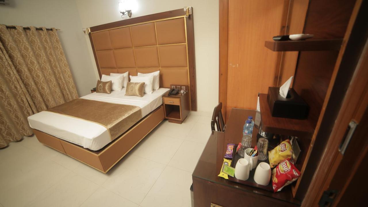 Four Squares Karachi Bed and Breakfast Esterno foto