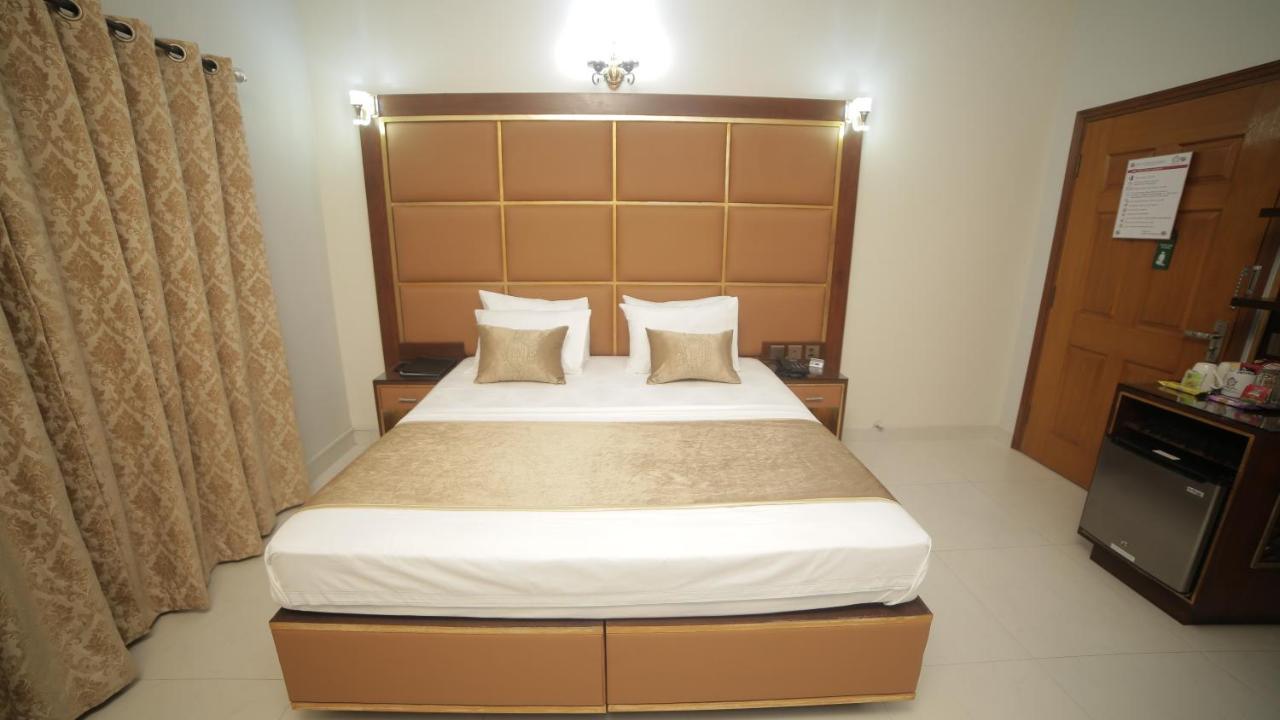 Four Squares Karachi Bed and Breakfast Esterno foto