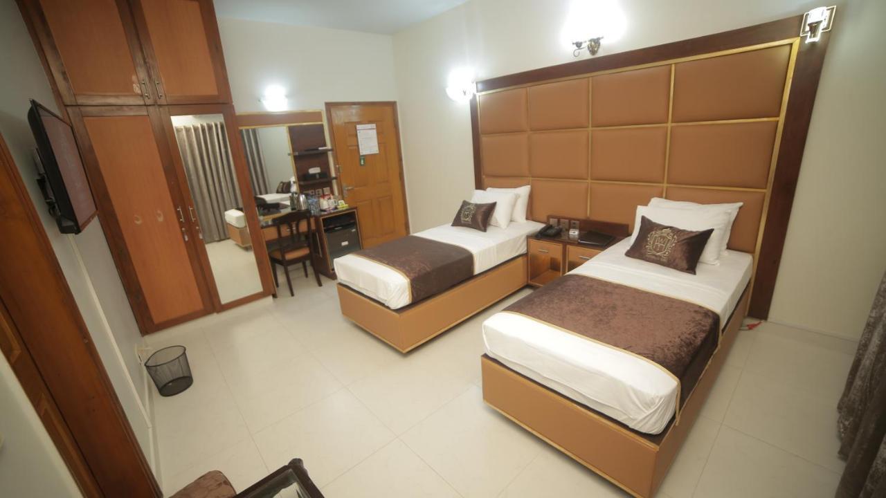 Four Squares Karachi Bed and Breakfast Esterno foto